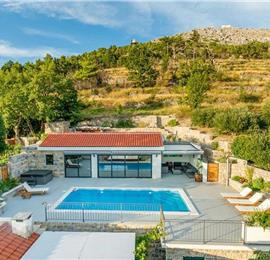 4 Bedroom Villa with Pool near Split, Sleeps 8-10